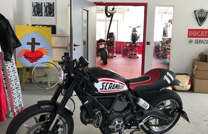 Ducati Scrambler Cafe Racer Custom Bike Ducati Scrambler Cafe Racer Custom Bike