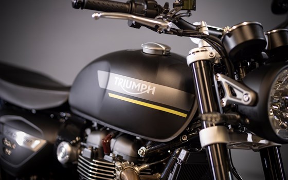 Umgebautes Motorrad Triumph Speed Twin 1200 von Triumph Emsland - Hertrampf Racing - Bild 18 Umgebautes Motorrad Triumph Speed Twin 1200 von Triumph Emsland - Hertrampf Racing - Bild 18