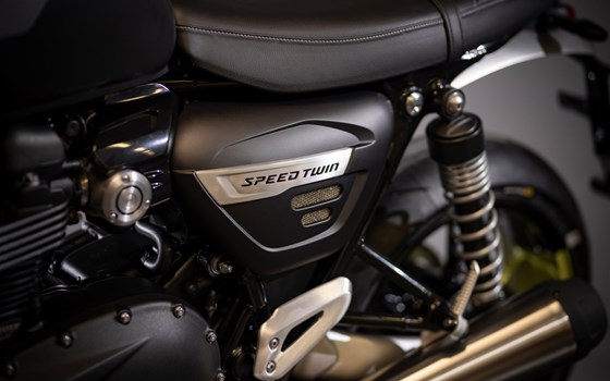 Umgebautes Motorrad Triumph Speed Twin 1200 von Triumph Emsland - Hertrampf Racing - Bild 25 Umgebautes Motorrad Triumph Speed Twin 1200 von Triumph Emsland - Hertrampf Racing - Bild 25