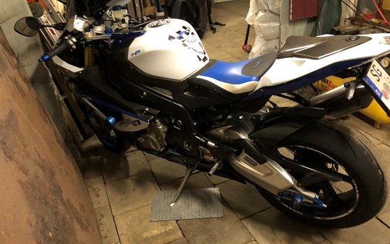 Umgebautes Motorrad BMW HP4 von Klesper - Bild 4 Umgebautes Motorrad BMW HP4 von Klesper - Bild 4