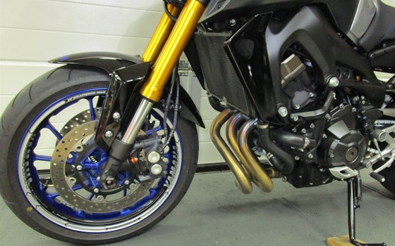 Umgebautes Motorrad Yamaha MT-09 SP von GSN Motorraeder - Bild 2 Umgebautes Motorrad Yamaha MT-09 SP von GSN Motorraeder - Bild 2