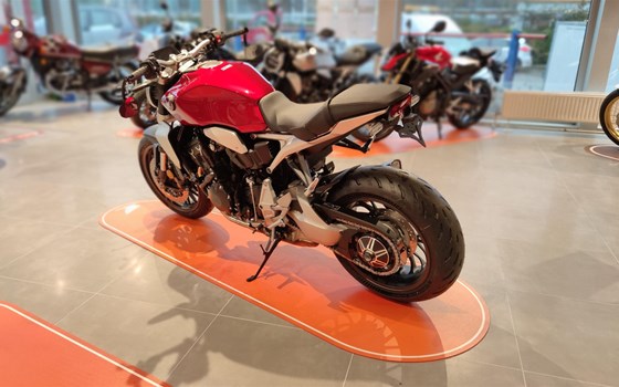 Umgebautes Motorrad Honda CB 1000 R von Auto Hermes GmbH & Co. KG - Bild 6 Umgebautes Motorrad Honda CB 1000 R von Auto Hermes GmbH & Co. KG - Bild 6