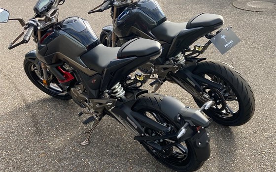 Umgebautes Motorrad Zontes 125 U von Auto Center Brenner GmbH - Bild 4 Umgebautes Motorrad Zontes 125 U von Auto Center Brenner GmbH - Bild 4