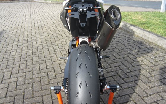 Umgebautes Motorrad KTM 890 Duke R von Motorradcenter Keßler - Bild 8 Umgebautes Motorrad KTM 890 Duke R von Motorradcenter Keßler - Bild 8
