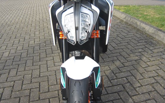 Umgebautes Motorrad KTM 890 Duke R von Motorradcenter Keßler - Bild 13 Umgebautes Motorrad KTM 890 Duke R von Motorradcenter Keßler - Bild 13