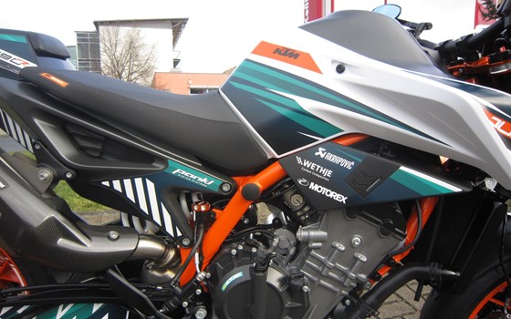 Umgebautes Motorrad KTM 890 Duke R von Motorradcenter Keßler - Bild 18 Umgebautes Motorrad KTM 890 Duke R von Motorradcenter Keßler - Bild 18
