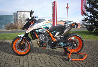 KTM 890 Duke R