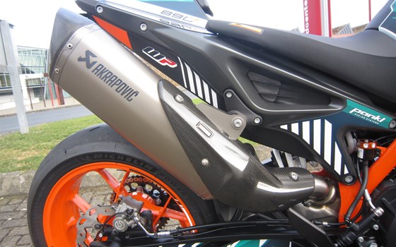 Umgebautes Motorrad KTM 890 Duke R von Motorradcenter Keßler - Bild 19 Umgebautes Motorrad KTM 890 Duke R von Motorradcenter Keßler - Bild 19