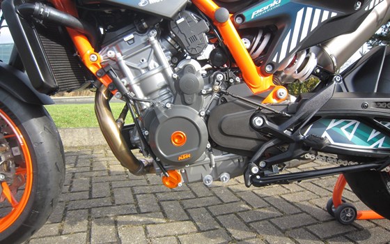 Umgebautes Motorrad KTM 890 Duke R von Motorradcenter Keßler - Bild 3 Umgebautes Motorrad KTM 890 Duke R von Motorradcenter Keßler - Bild 3