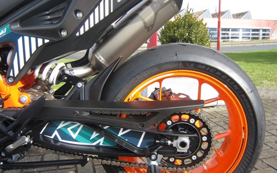 Umgebautes Motorrad KTM 890 Duke R von Motorradcenter Keßler - Bild 6 Umgebautes Motorrad KTM 890 Duke R von Motorradcenter Keßler - Bild 6