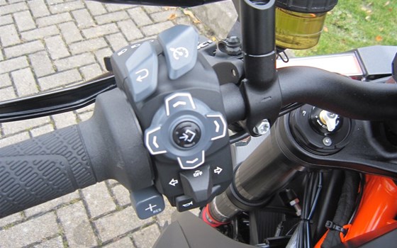 Umgebautes Motorrad KTM 1290 Super Duke R von Motorradcenter Keßler - Bild 10 Umgebautes Motorrad KTM 1290 Super Duke R von Motorradcenter Keßler - Bild 10