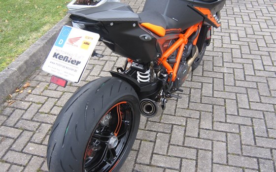 Umgebautes Motorrad KTM 1290 Super Duke R von Motorradcenter Keßler - Bild 21 Umgebautes Motorrad KTM 1290 Super Duke R von Motorradcenter Keßler - Bild 21