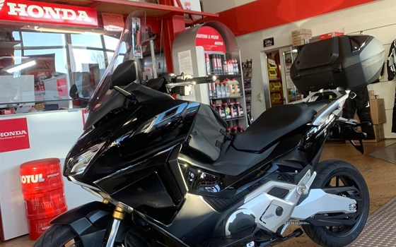 Umgebautes Motorrad Honda Forza 750 von Motorradtechnik Lang GmbH - Bild 1 Umgebautes Motorrad Honda Forza 750 von Motorradtechnik Lang GmbH - Bild 1