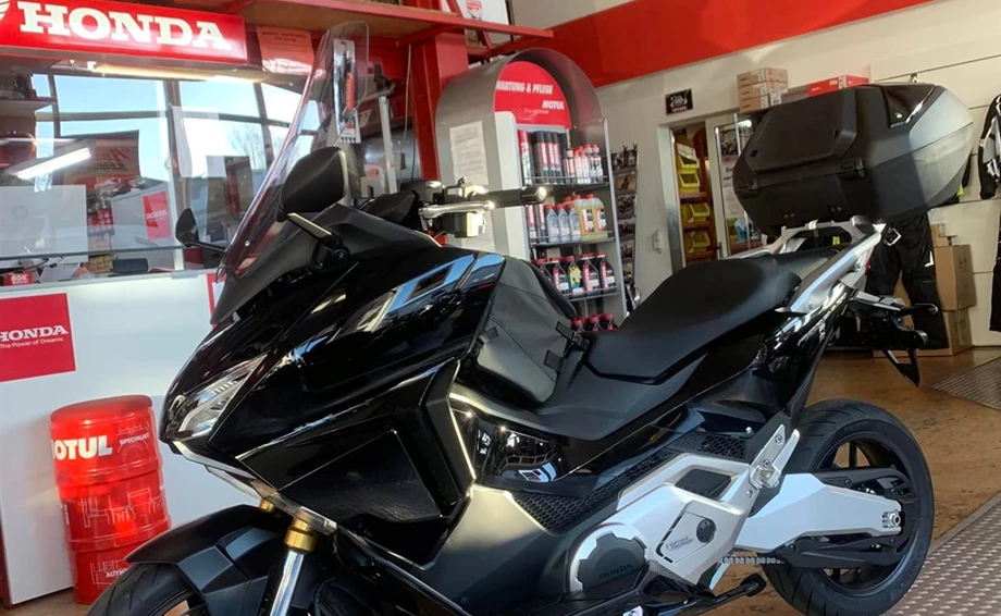Umbgebautes Motorrad Honda Forza 750 Bild 1: Umbgebautes Motorrad Honda Forza 750