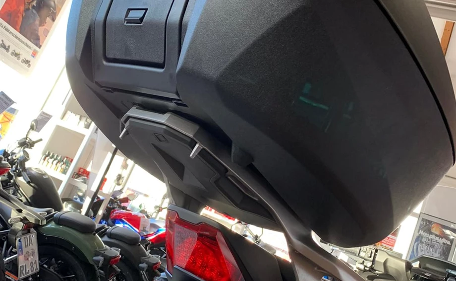 Umbgebautes Motorrad Honda Forza 750 Bild 3: Umbgebautes Motorrad Honda Forza 750