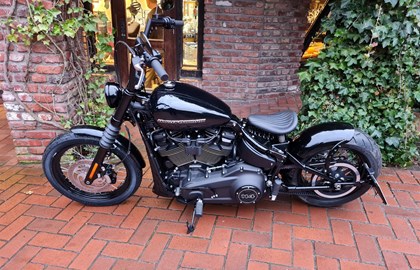 Harley-Davidson Softail Street Bob 114 FXBBS Custom Bike