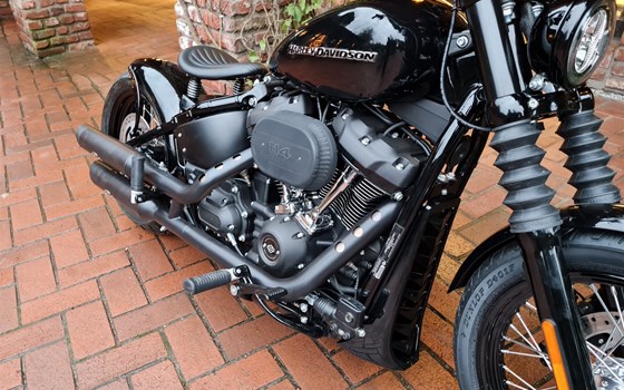 Umgebautes Motorrad Harley-Davidson Softail Street Bob 114 FXBBS von X-Trem Custombikes - Bild 21 Umgebautes Motorrad Harley-Davidson Softail Street Bob 114 FXBBS von X-Trem Custombikes - Bild 21