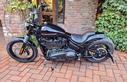 Harley-Davidson Softail Street Bob 114 FXBBS Custom Bike