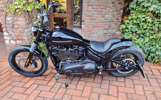 Umgebautes Motorrad Harley-Davidson Softail Street Bob 114 FXBBS von X-Trem Custombikes - Bild 1 Umgebautes Motorrad Harley-Davidson Softail Street Bob 114 FXBBS von X-Trem Custombikes - Bild 1