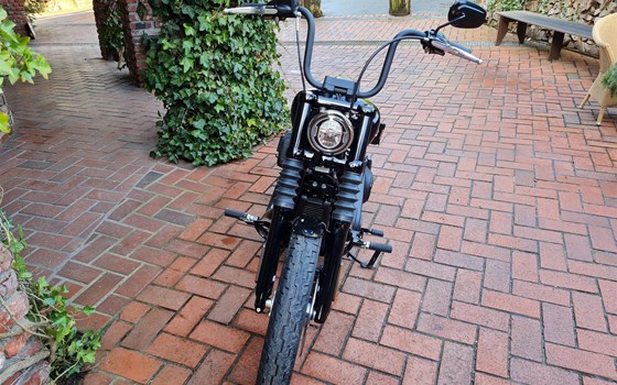Umgebautes Motorrad Harley-Davidson Softail Street Bob 114 FXBBS von X-Trem Custombikes - Bild 4 Umgebautes Motorrad Harley-Davidson Softail Street Bob 114 FXBBS von X-Trem Custombikes - Bild 4