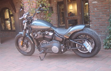 Harley-Davidson Softail Street Bob 114 FXBBS Custom Bike