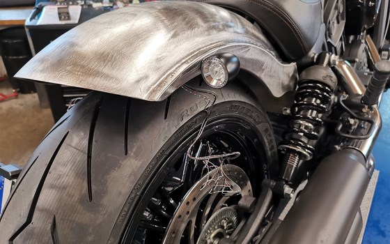 Umgebautes Motorrad Indian Scout Bobber Sixty von sk-bikes GmbH - Bild 8