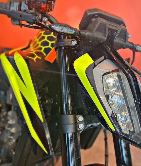 Umbgebautes Motorrad KTM 890 Duke L Bild 4: Umbgebautes Motorrad KTM 890 Duke L