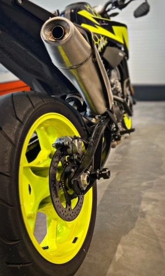 Umbgebautes Motorrad KTM 890 Duke L Bild 7: Umbgebautes Motorrad KTM 890 Duke L