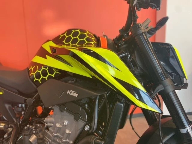 Umbgebautes Motorrad KTM 890 Duke L Bild 6: Umbgebautes Motorrad KTM 890 Duke L