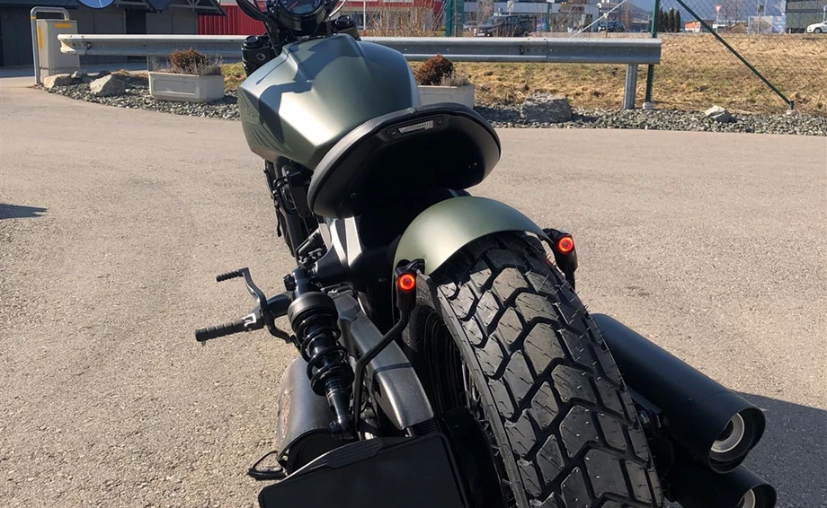 Umbgebautes Motorrad Indian Scout Bobber Twenty Bild 3: Umbgebautes Motorrad Indian Scout Bobber Twenty