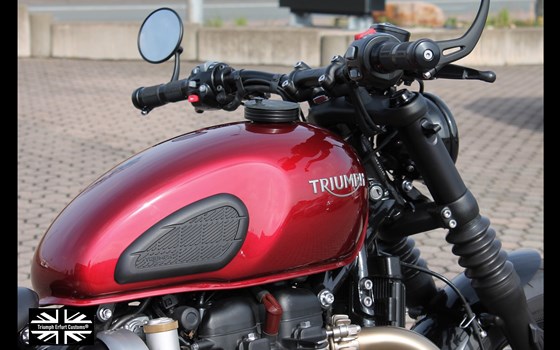 Umgebautes Motorrad Triumph Bonneville Bobber von Stärker-Profil GmbH - Bild 17 Umgebautes Motorrad Triumph Bonneville Bobber von Stärker-Profil GmbH - Bild 17