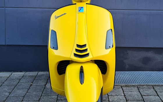 Umgebautes Motorrad Vespa GTS 300 hpe Super von MK Cycle Shop GmbH & Co. KG - Bild 3 Umgebautes Motorrad Vespa GTS 300 hpe Super von MK Cycle Shop GmbH & Co. KG - Bild 3