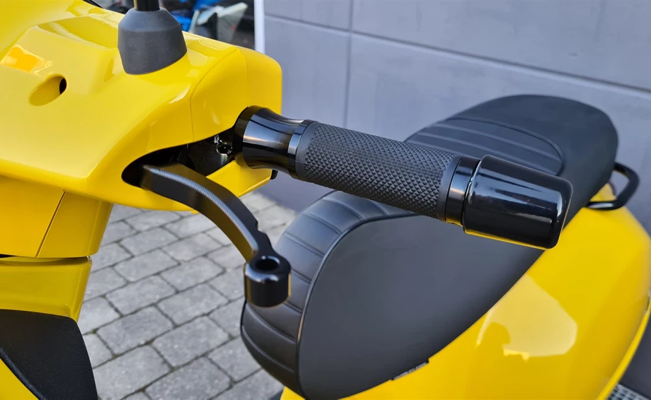 Umbgebautes Motorrad Vespa GTS 300 hpe Super Bild 8: Umbgebautes Motorrad Vespa GTS 300 hpe Super