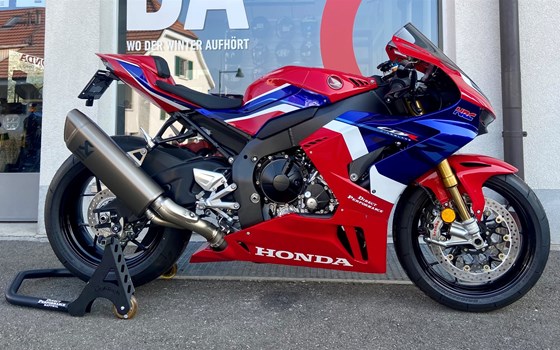 Umgebautes Motorrad Honda CBR1000RR Fireblade SP von Direct Performance - Bild 1