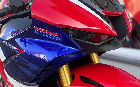 Umgebautes Motorrad Honda CBR1000RR Fireblade SP von Direct Performance - Bild 2