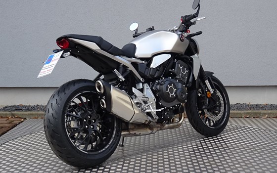 Umgebautes Motorrad Honda CB 1000 R von Zweiradtechnik Jörg Schlieter - Bild 11 Umgebautes Motorrad Honda CB 1000 R von Zweiradtechnik Jörg Schlieter - Bild 11