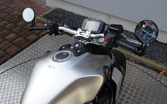 Umgebautes Motorrad Honda CB 1000 R von Zweiradtechnik Jörg Schlieter - Bild 16 Umgebautes Motorrad Honda CB 1000 R von Zweiradtechnik Jörg Schlieter - Bild 16