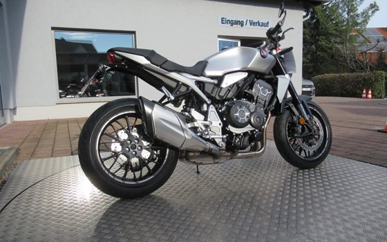 Umgebautes Motorrad Honda CB 1000 R von Zweiradtechnik Jörg Schlieter - Bild 3 Umgebautes Motorrad Honda CB 1000 R von Zweiradtechnik Jörg Schlieter - Bild 3