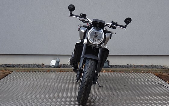 Umgebautes Motorrad Honda CB 1000 R von Zweiradtechnik Jörg Schlieter - Bild 6 Umgebautes Motorrad Honda CB 1000 R von Zweiradtechnik Jörg Schlieter - Bild 6