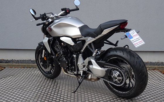 Umgebautes Motorrad Honda CB 1000 R von Zweiradtechnik Jörg Schlieter - Bild 9 Umgebautes Motorrad Honda CB 1000 R von Zweiradtechnik Jörg Schlieter - Bild 9