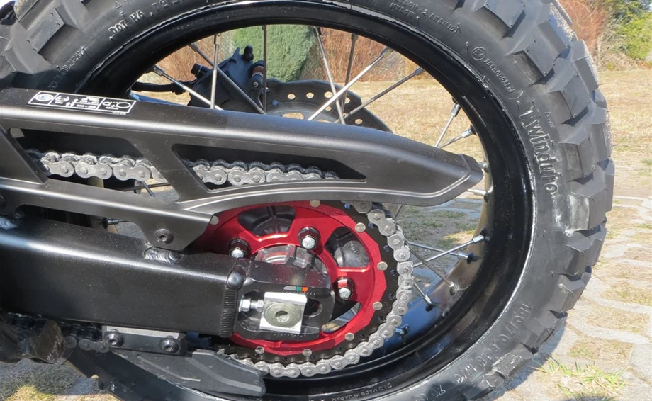 Umbgebautes Motorrad Honda CRF1100L Africa Twin Bild 8: Umbgebautes Motorrad Honda CRF1100L Africa Twin