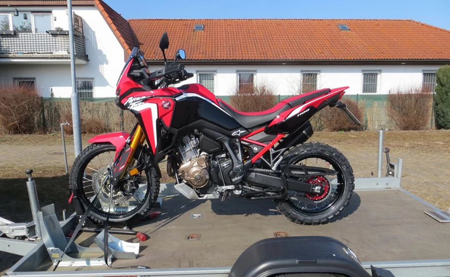 Umbgebautes Motorrad Honda CRF1100L Africa Twin Bild 9: Umbgebautes Motorrad Honda CRF1100L Africa Twin