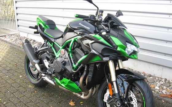 Umgebautes Motorrad Kawasaki Z H2 SE von Alfred Kührer Moto-Service u. Zubehör - Bild 2 Umgebautes Motorrad Kawasaki Z H2 SE von Alfred Kührer Moto-Service u. Zubehör - Bild 2