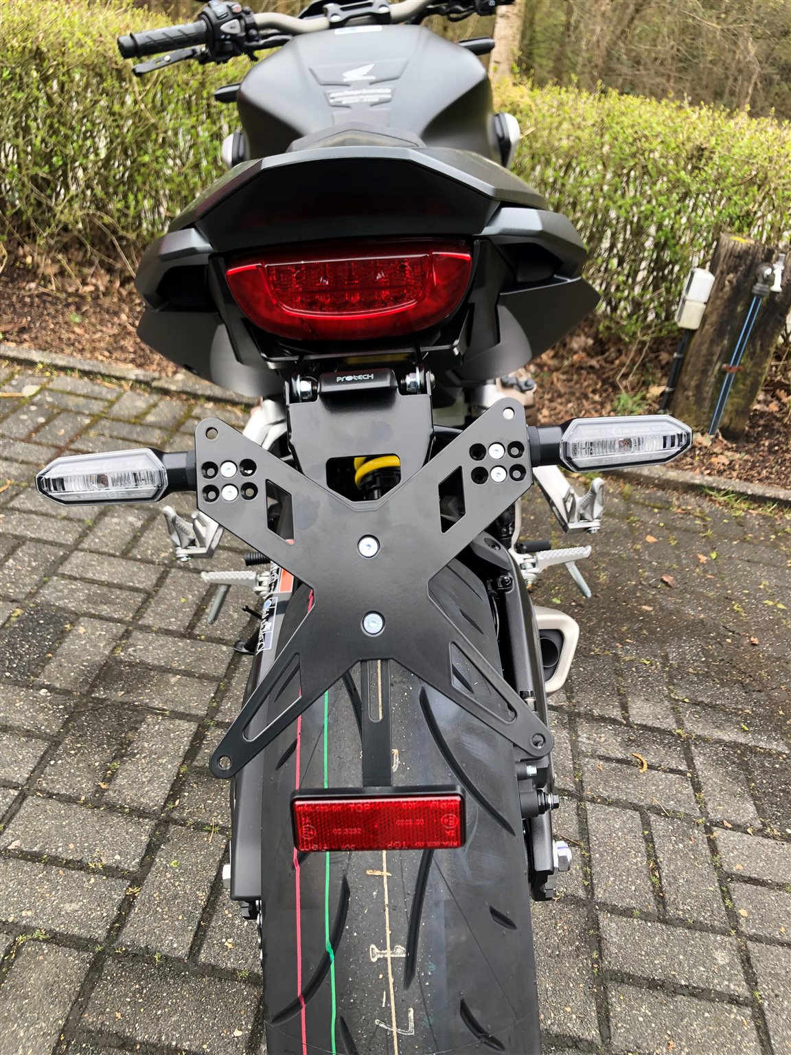 Details zum Mietmotorrad Honda CB650R des Händlers Tempo-Zweirad