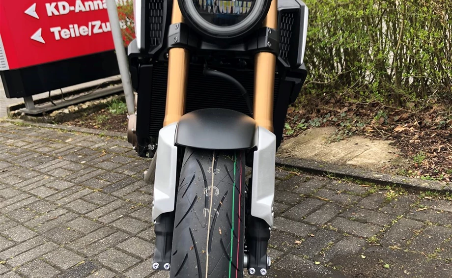 Umbgebautes Motorrad Honda CB650R Bild 11: Umbgebautes Motorrad Honda CB650R