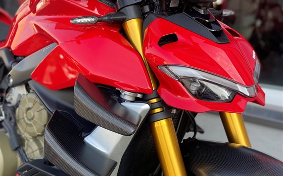 Umgebautes Motorrad Ducati Streetfighter V4 S von Direct Performance - Bild 3 Umgebautes Motorrad Ducati Streetfighter V4 S von Direct Performance - Bild 3
