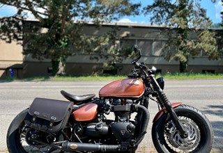 Triumph Bonneville Bobber Black