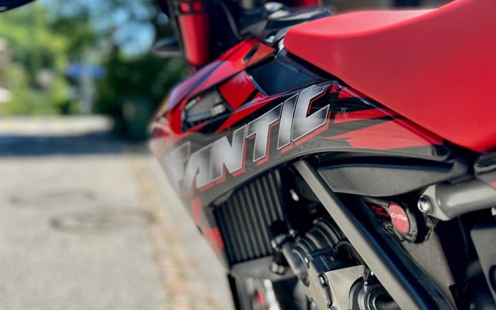 Umgebautes Motorrad Fantic XMF 125 Competition von Pat-Bikes - Bild 8 Umgebautes Motorrad Fantic XMF 125 Competition von Pat-Bikes - Bild 8