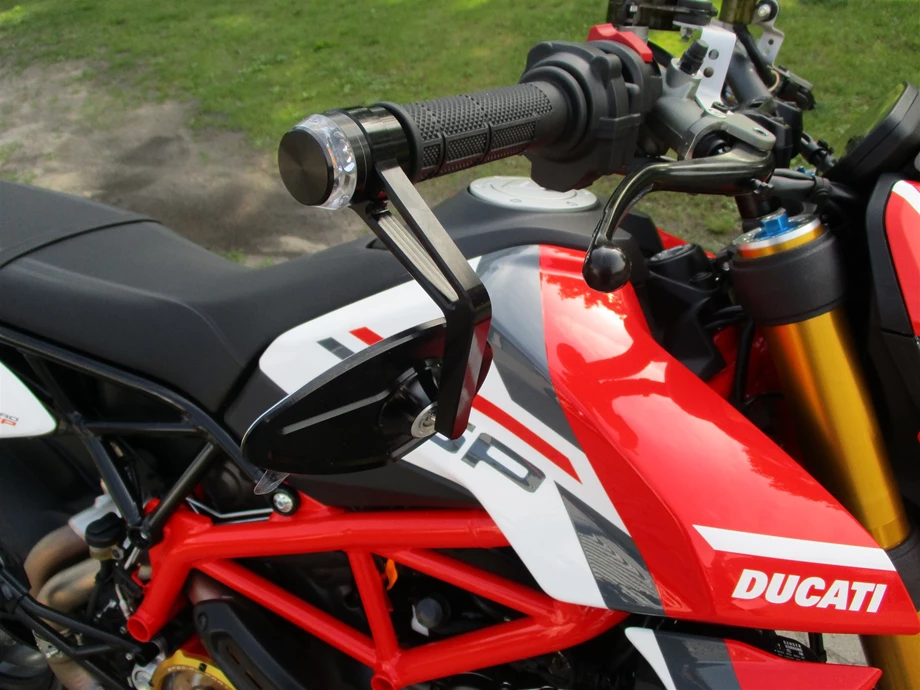 Umbgebautes Motorrad Ducati Hypermotard 950 SP Bild 11: Umbgebautes Motorrad Ducati Hypermotard 950 SP