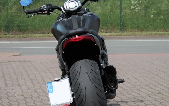 Umgebautes Motorrad Triumph Rocket 3 R Black von Stärker-Profil GmbH - Bild 4 Umgebautes Motorrad Triumph Rocket 3 R Black von Stärker-Profil GmbH - Bild 4